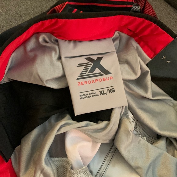 Red and black swim trunks w drawstring and mesh lining szXL - Picture 6 of 7